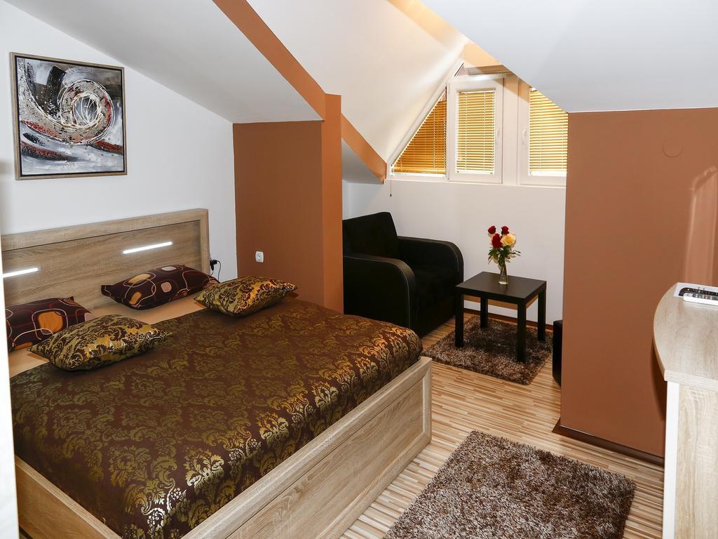 Apart Hotel Kalonis Скопье Экстерьер фото